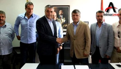 M. Reşit Akçay Akhisarspor'da Resmi İmzayı Attı