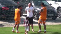 Bateu saudade? Thiago Neves reencontra amigos nas Laranjeiras