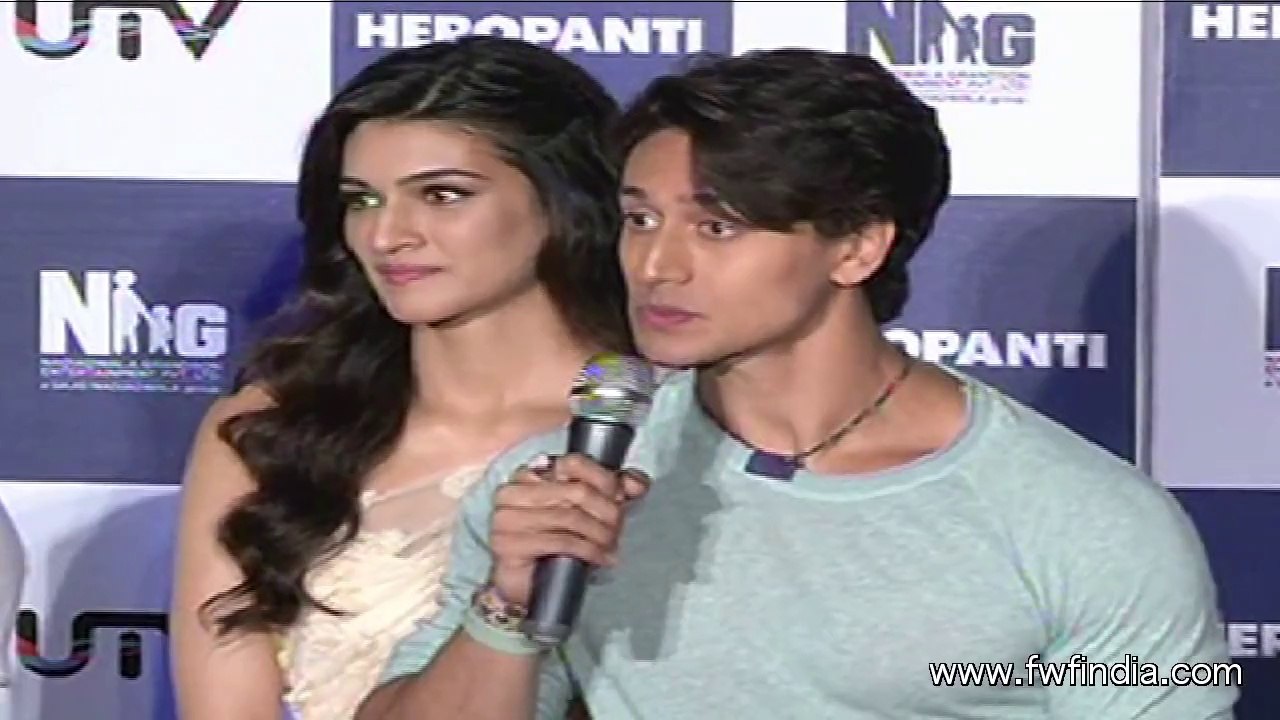 trailer launch heropanti Interviews by starcast