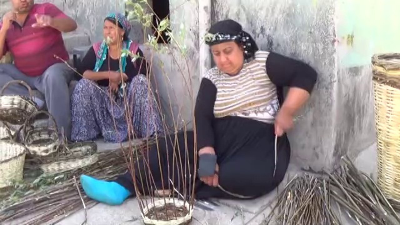 Seydişehir’de Söğüt Dalından Sepet Yapıyorlar