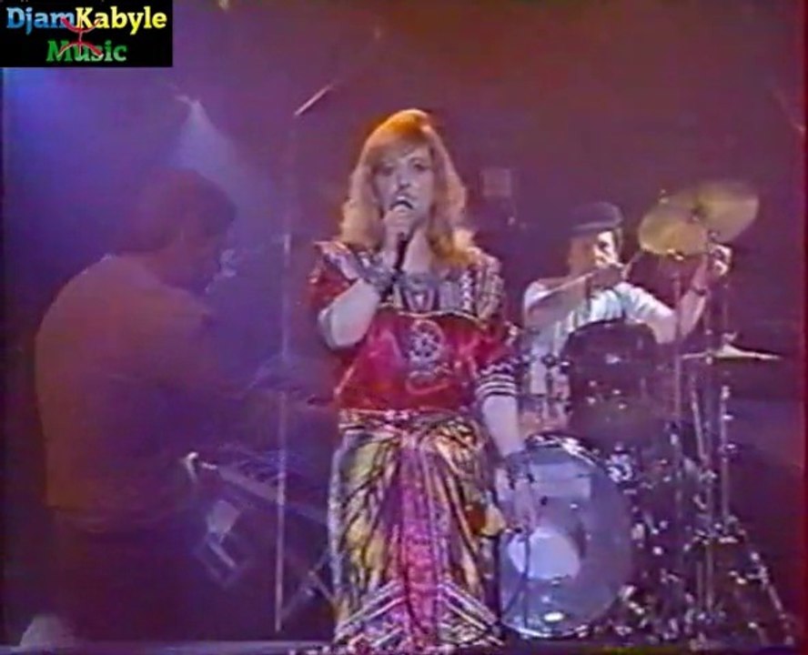 Malika Domrane (Assaru) live "Nuits du Ramadan avec Arezki Baroudi à la batterie