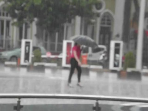MANİSA YAĞMURA YİNE HAZIRLIKSIZ YAKALANDI