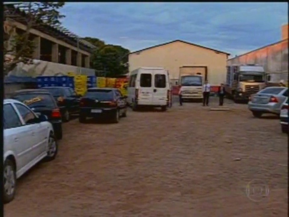 FISCAIS DA FAZENDA FECHAM DEPÓSITO DE BEBIDAS NO GAMA