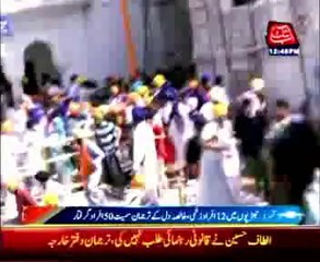 India Sikh groups clash at Golden Temple