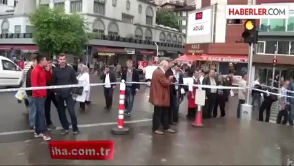 Vatandaş Selde Selfie Çekindi