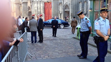 Défilé vers le cimetière britannique