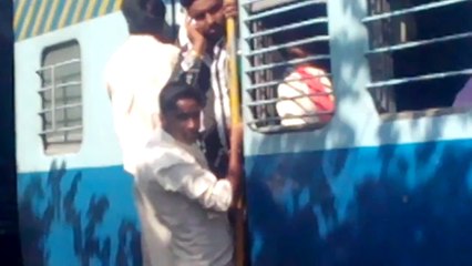 le_train_devant l'école des Palya en 2014 JP Nagar à Mysore