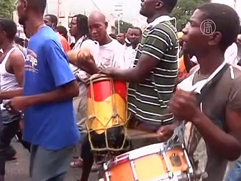 Гаитяне требуют отставки президента