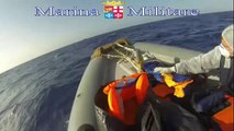 ▶ Sicilia - Marina Militare, 443 migranti in arrivo ad Augusta