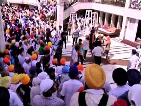 Confrontos no Templo Dourado na Índia