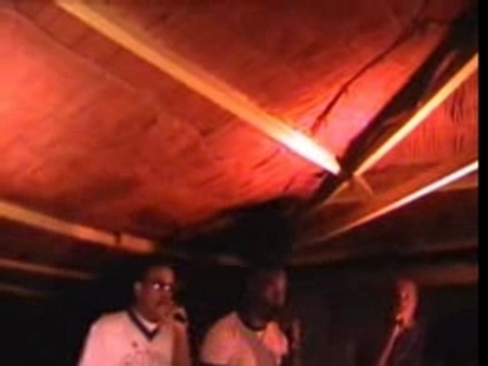 Kalibrados - ao vivo no karl max(Luanda)