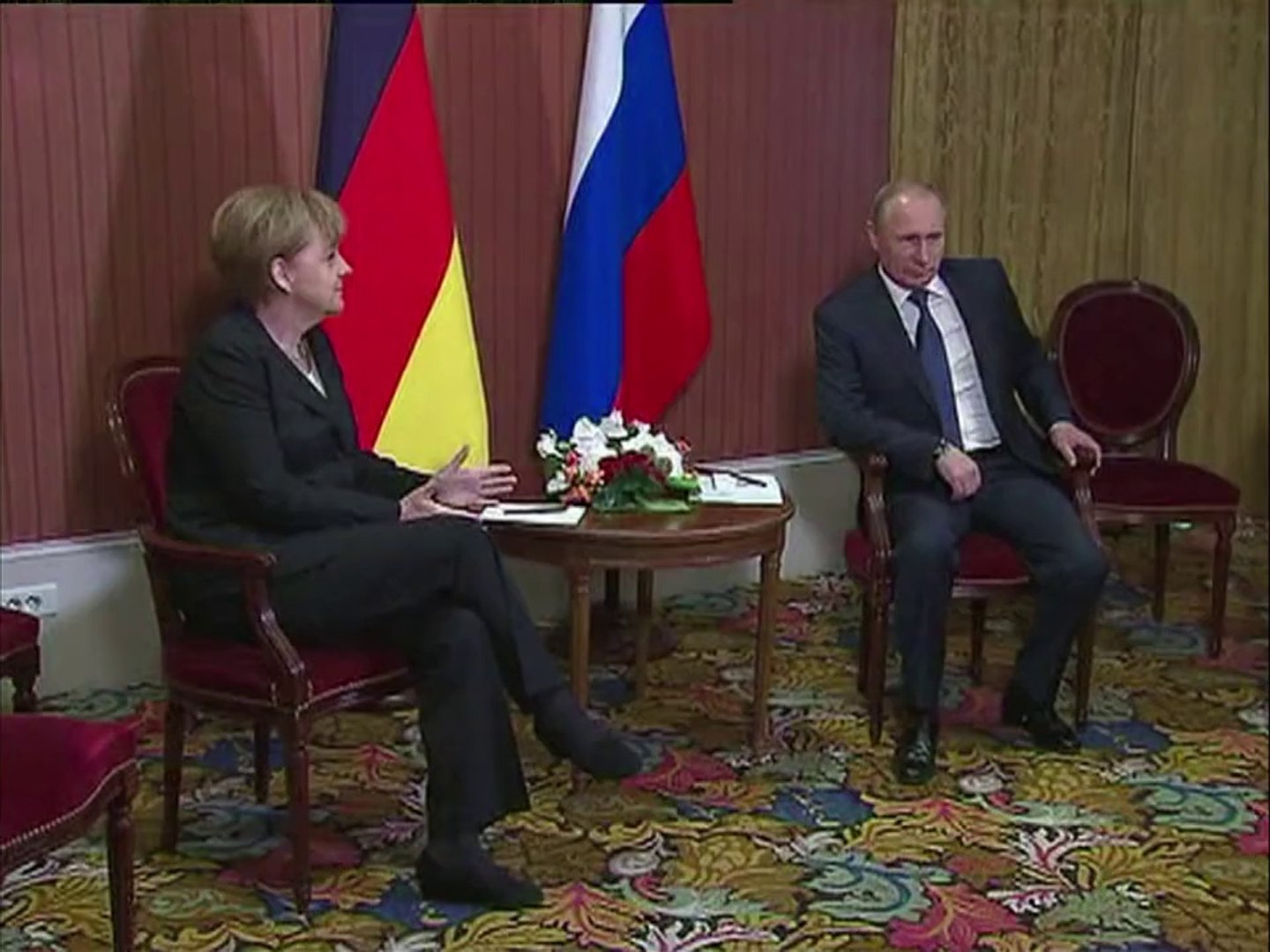 Merkel pressiona Putin