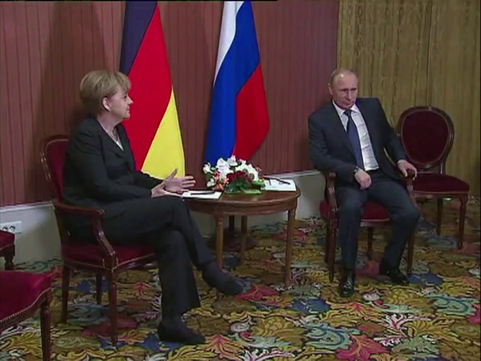 Merkel pressiona Putin
