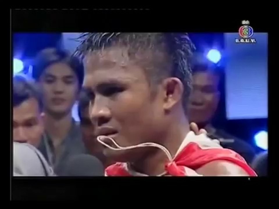 Buakaw P.Pramuk บัวขาว โอ้ย..คอแทบหัก THAI FIGHT 17 Apr 2012