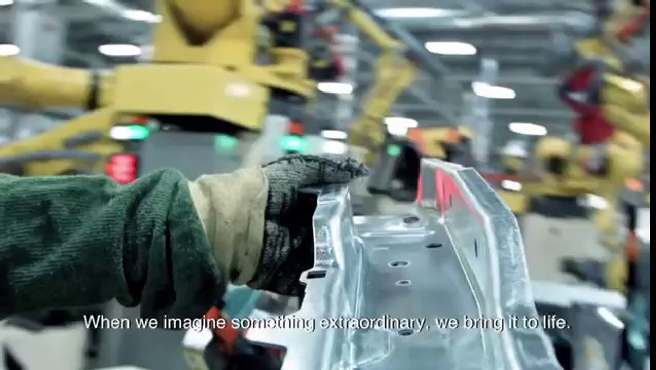 New 2015 Chrysler 200 - Somos Creadores (Subtitled in English)
