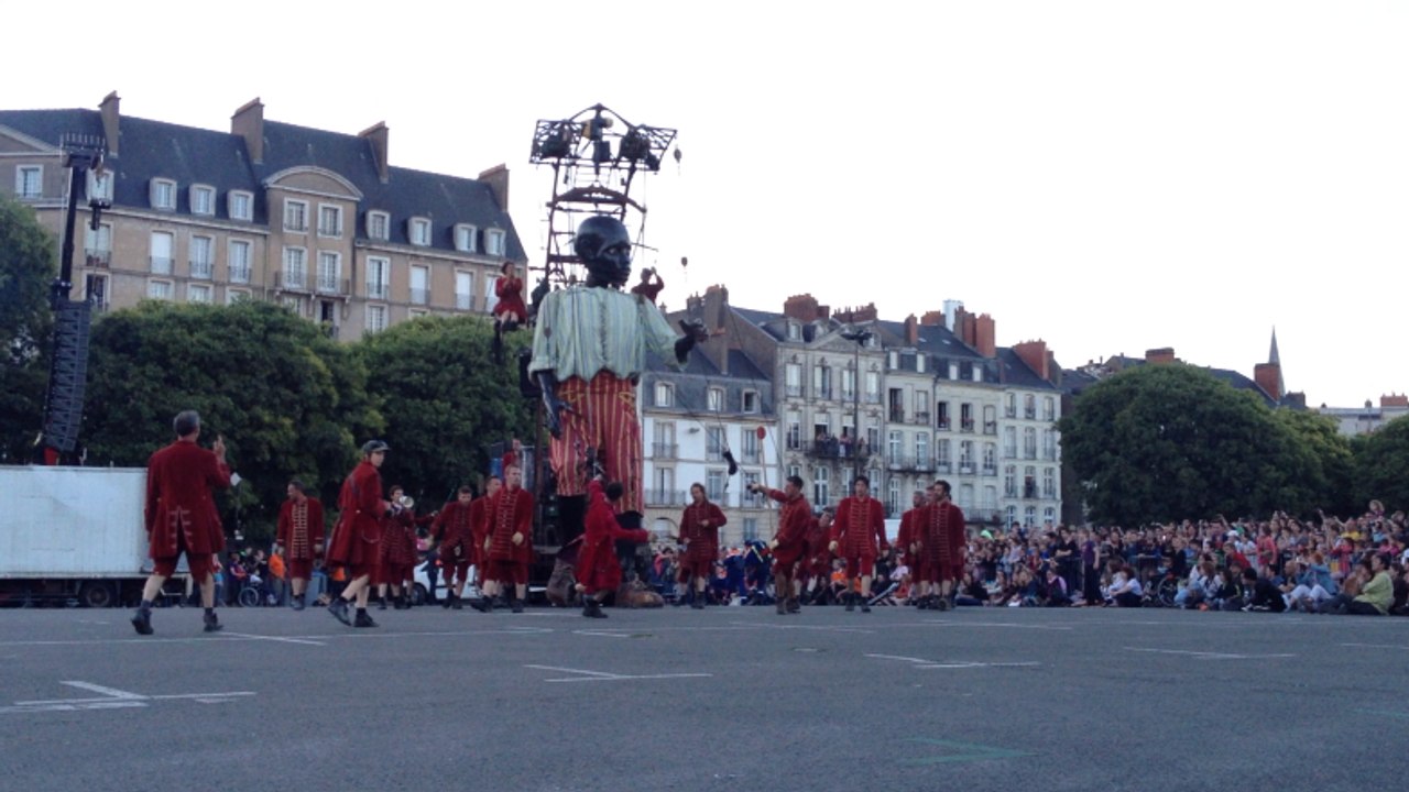 Les géants dansent