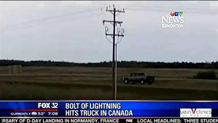 Une voiture frappée par la foudre - Violent!