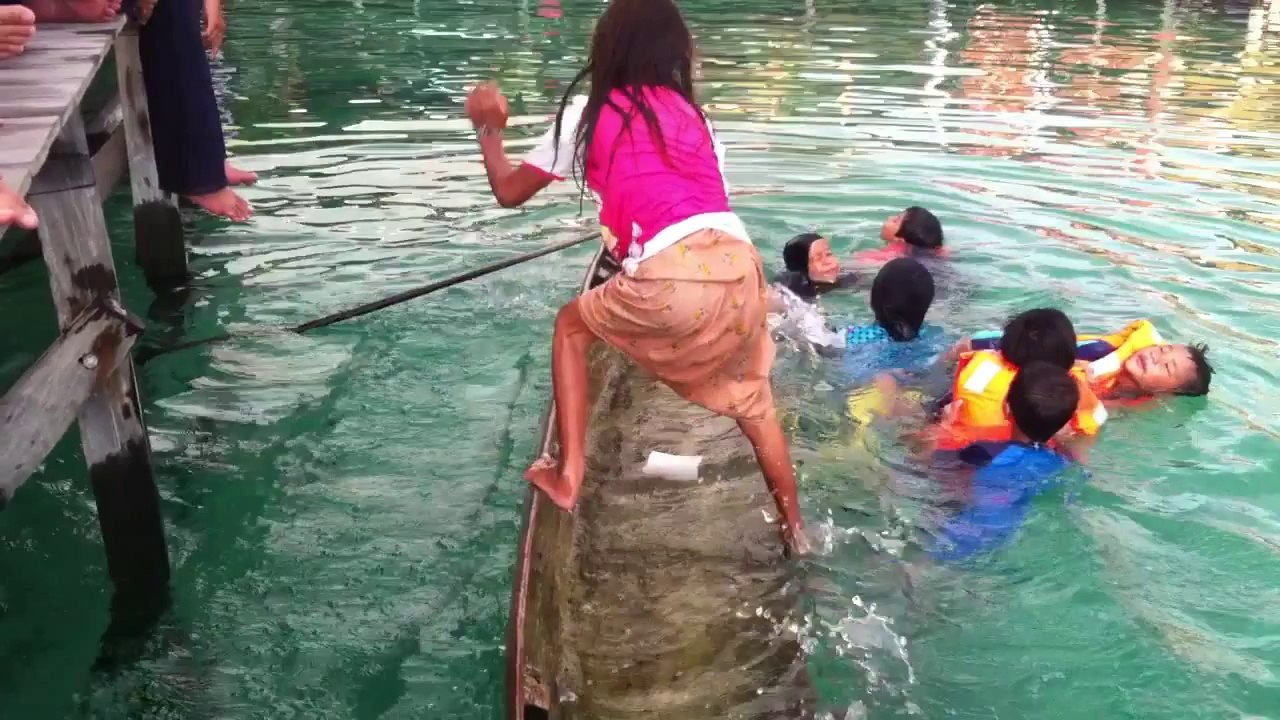 Canoë plein d'eau : méthode pour vider le bateau!