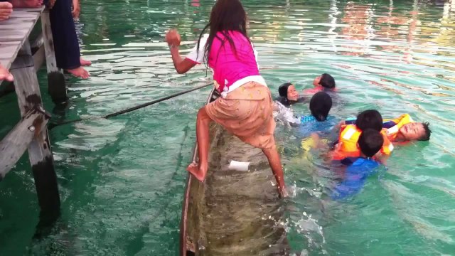 Canoë plein d'eau : méthode pour vider le bateau!