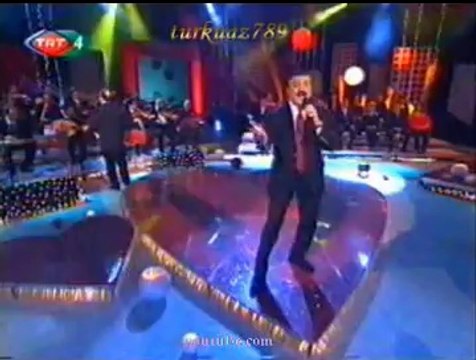 Selâmi ŞAHİN-Rüzgâr Söylüyor Şimdi O Yerlerde Bizim Eski Şarkımızı