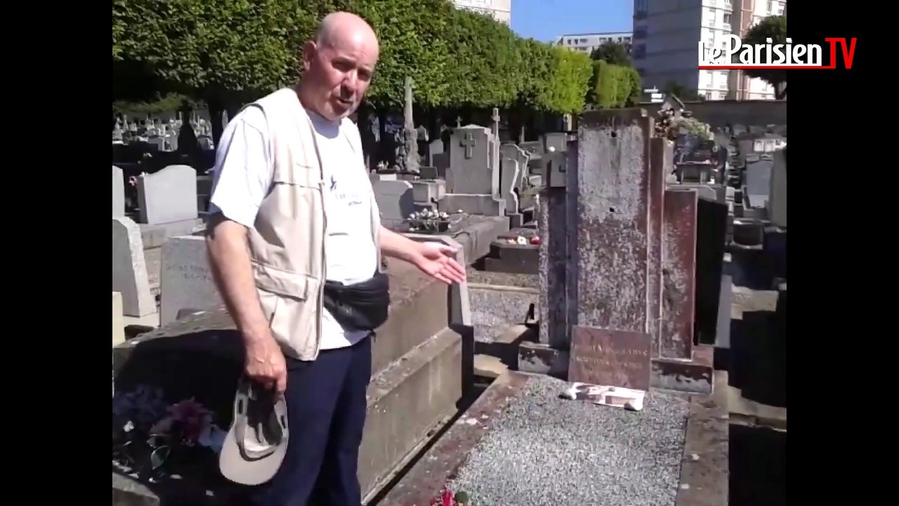 D-Day. il fleurit la tombe d'un soldat français...