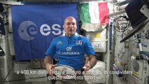 Un pallone ovale nello spazio...