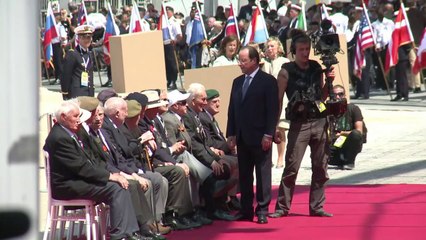 Hollande greets heads of state for D-Day commemoration