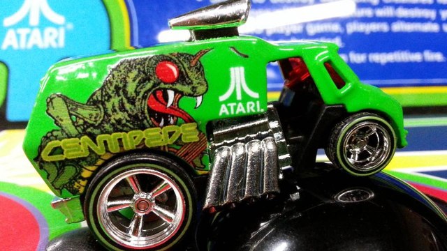 CGR Garage - CENTIPEDE COOL-ONE Hot Wheels review
