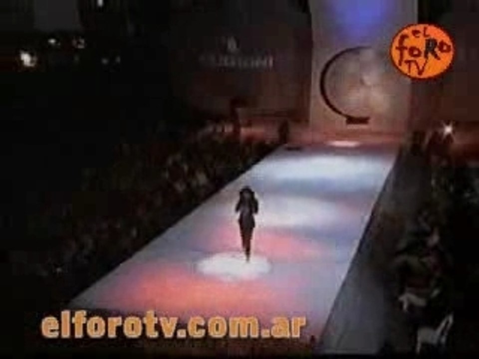 ELFOROTV.COM Iliana Calabró desfilando