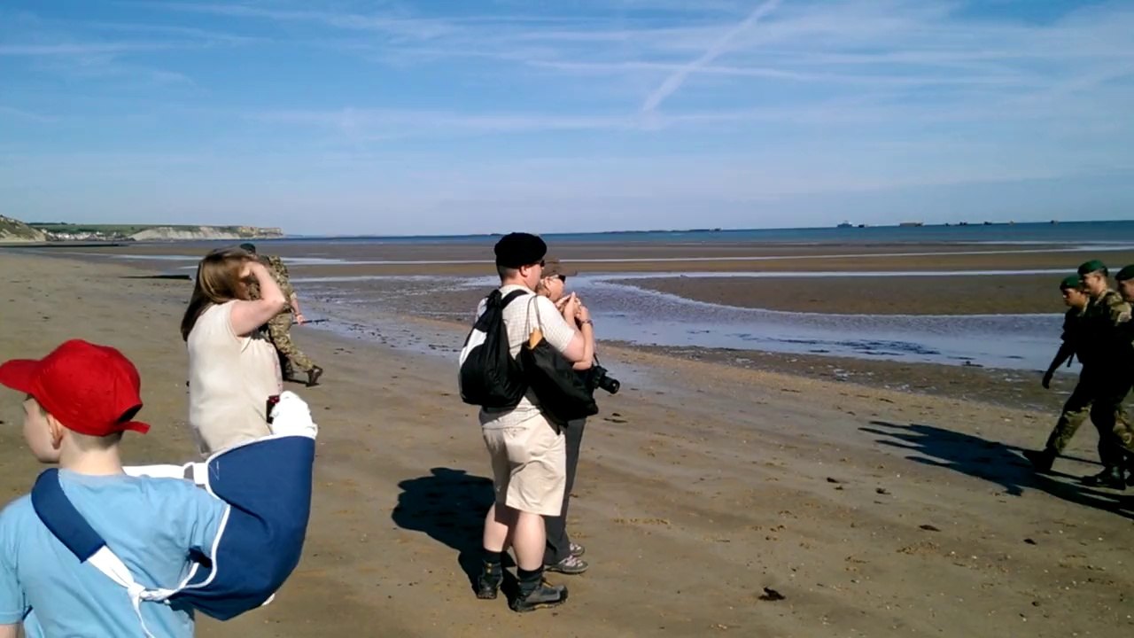 70ème anniversaire du D-DAY - Débarquement du 47ème  Royal Commando brittanique sur la plage D'Asnelles.