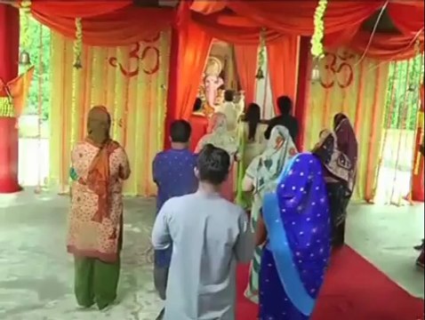 Do Dil Bandhe Ek Dori Se : Raghu trying hard to save Shivani - IANS India Videos