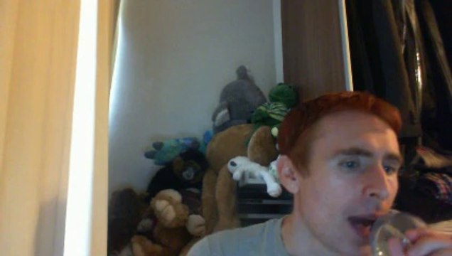 Wiwi égratigne envoyez la musique d'Annie Cordy