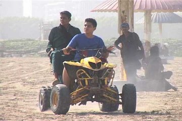 Dunya news-Four wheeler replaces seaside rides in Karachi