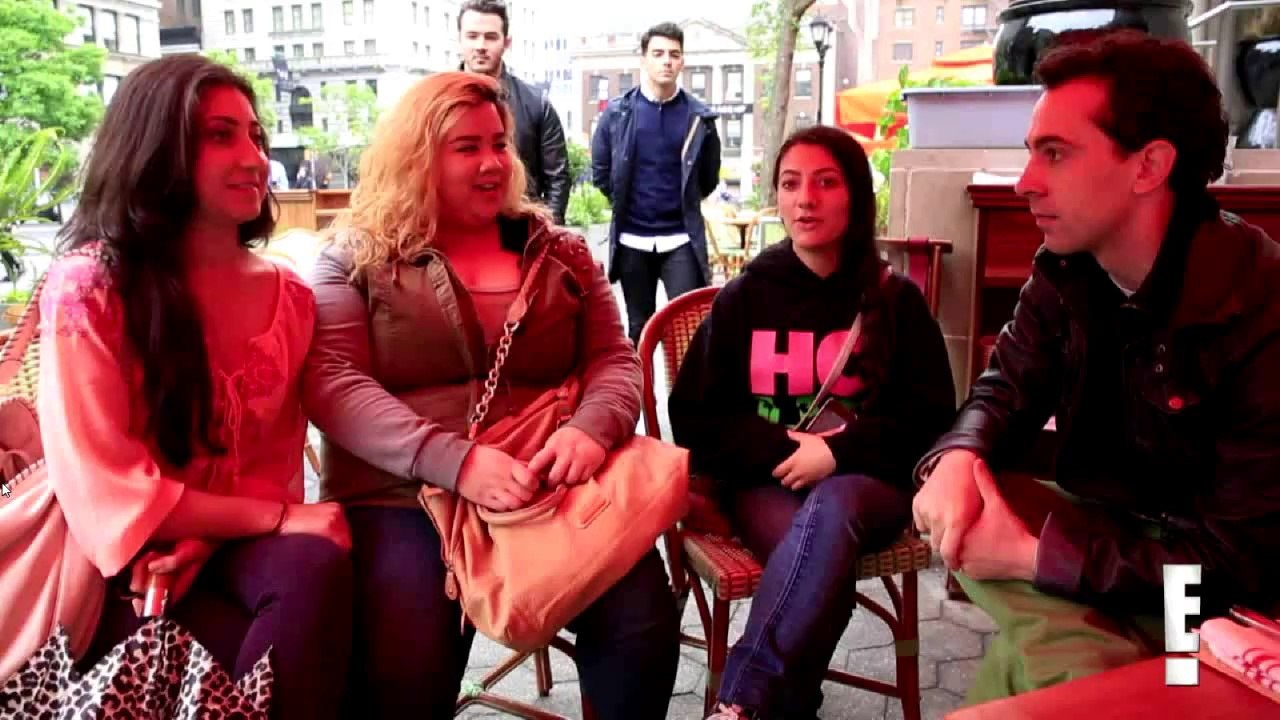 KEVIN AND JOE JONAS' FAN SCAVENGER HUNT -  E!News (06/06/14)