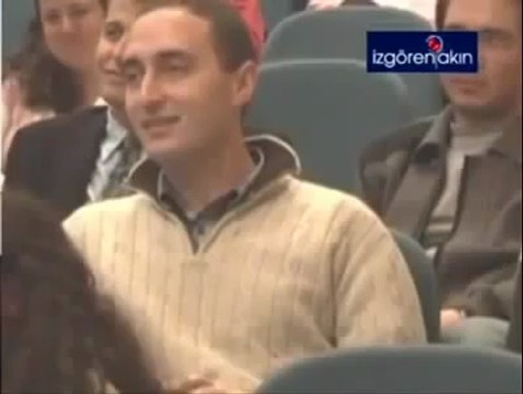 Ahmet Şerif İzgören Gözünüz Hangi Renk