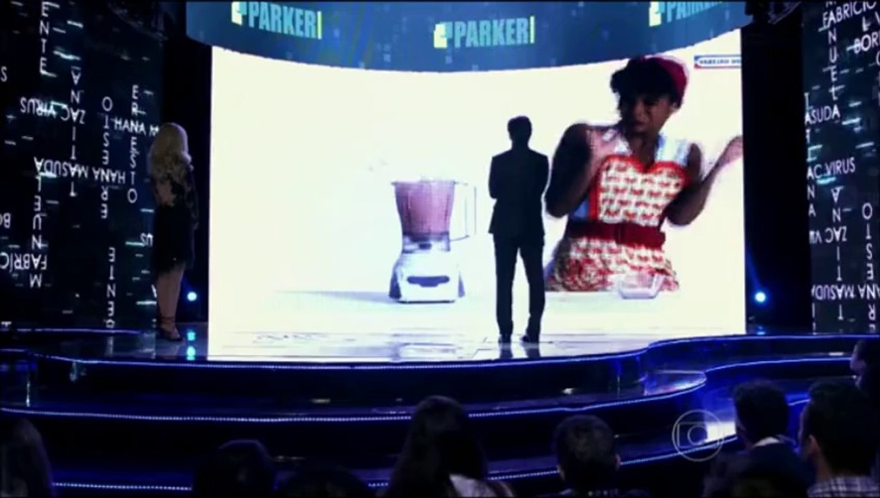 Veronica se sente timida com o seu video