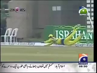 Amazing catch by Fawad Alam in BPL - http://mnmfunmaza.blogspot.com