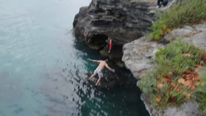 Il va sauter de la falaise.. fail !