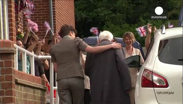D-Day, veterano fuggito da ricovero torna dalla Normandia accolto da eroe
