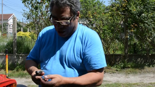 Secma F16 - Desserrage des purgeurs d'étriers