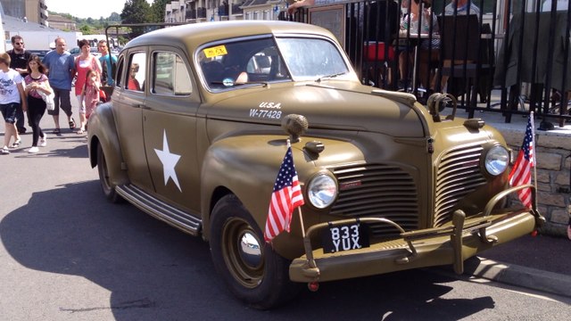 Défilé de véhicules militaires