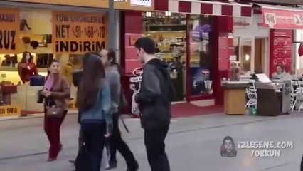 İngilizce Konuşarak Türk Kızların Numarasını Almak