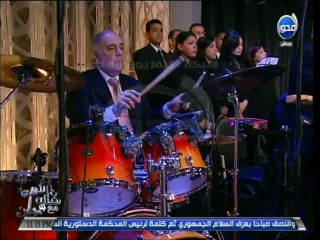 #آن_ الأوان مدحت صالح يغني للسيسي عزيزي الريس