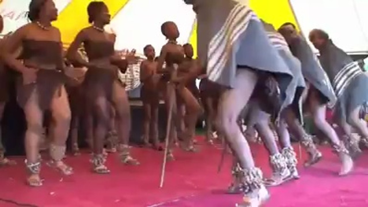 MERVEILLEUSE AFRIQUE DU SUD, AVEC LA DANSE ZOULOU.