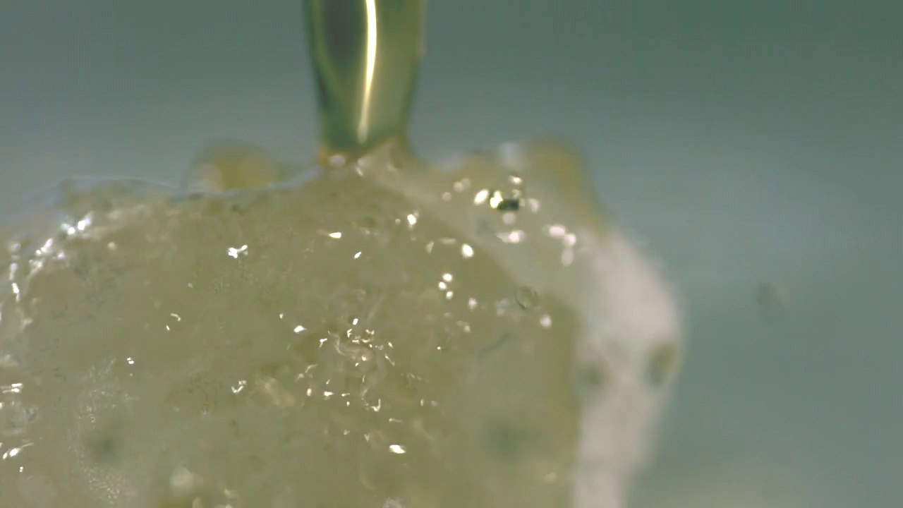 Slow motion Ice cracking