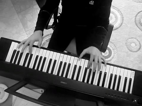 Yann Tiersen-Amelie comptine d'un autre ete-Yamaha-NP11 Piano Furkan Han Mert