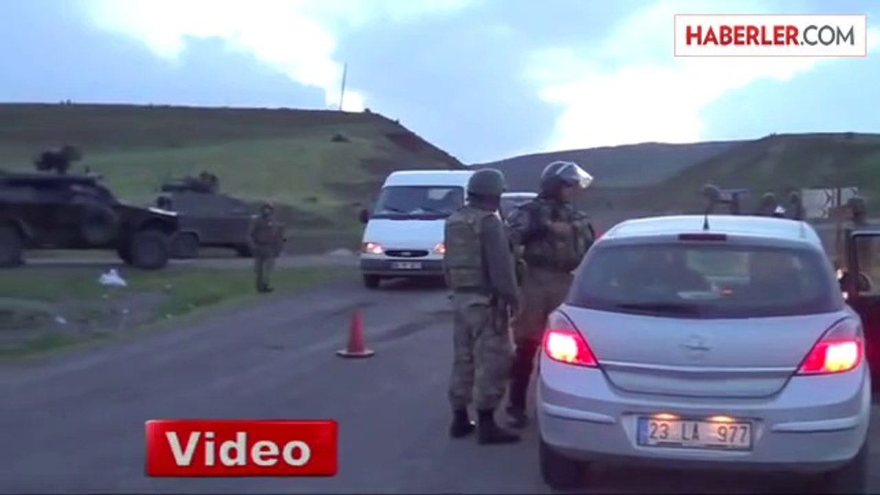 Göstericiler, Muş'ta Yol Kesip Kimlik Kontrolü Yaptı