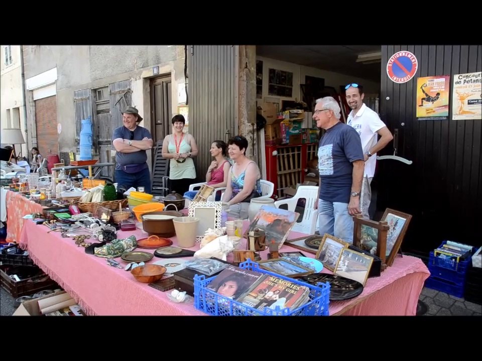 Marché aux puces. Pont-de-Vaux. 8 juin 2014.