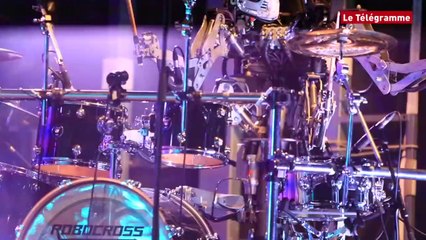 Descargar video: Saint-Brieuc. Compressorhead à Art Rock