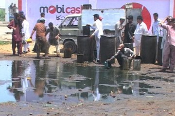 Dunya News - Oil tanker torched in Nasirabad